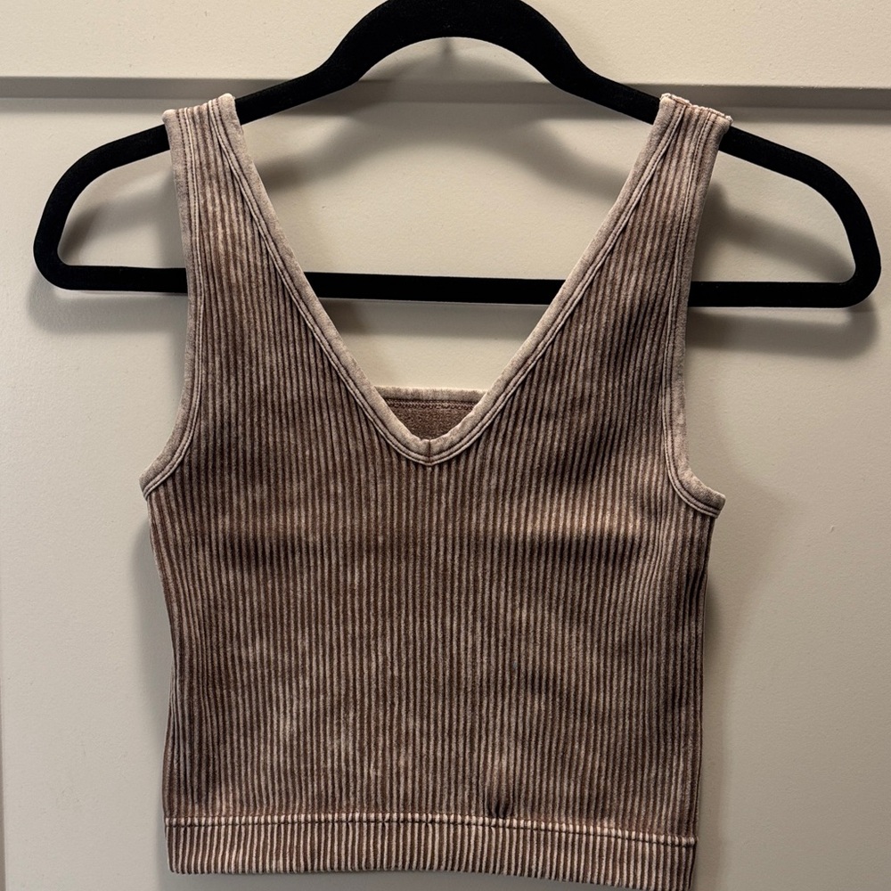 🆕 Zenana Outfitters Ribbed Crop Top. Brand New!💥
